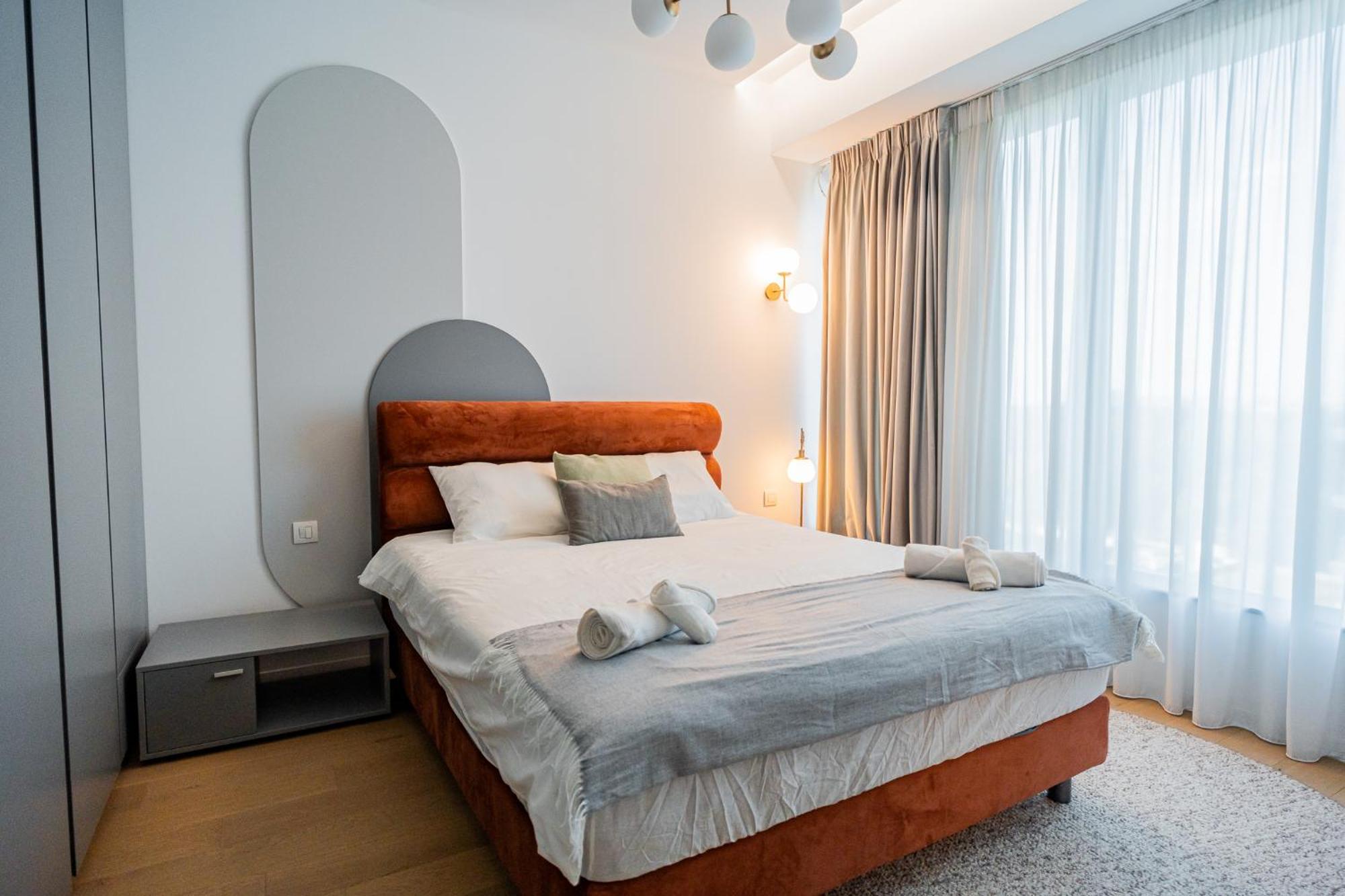 One Mircea Eliade - Luxurious With Panoramic And Park View *