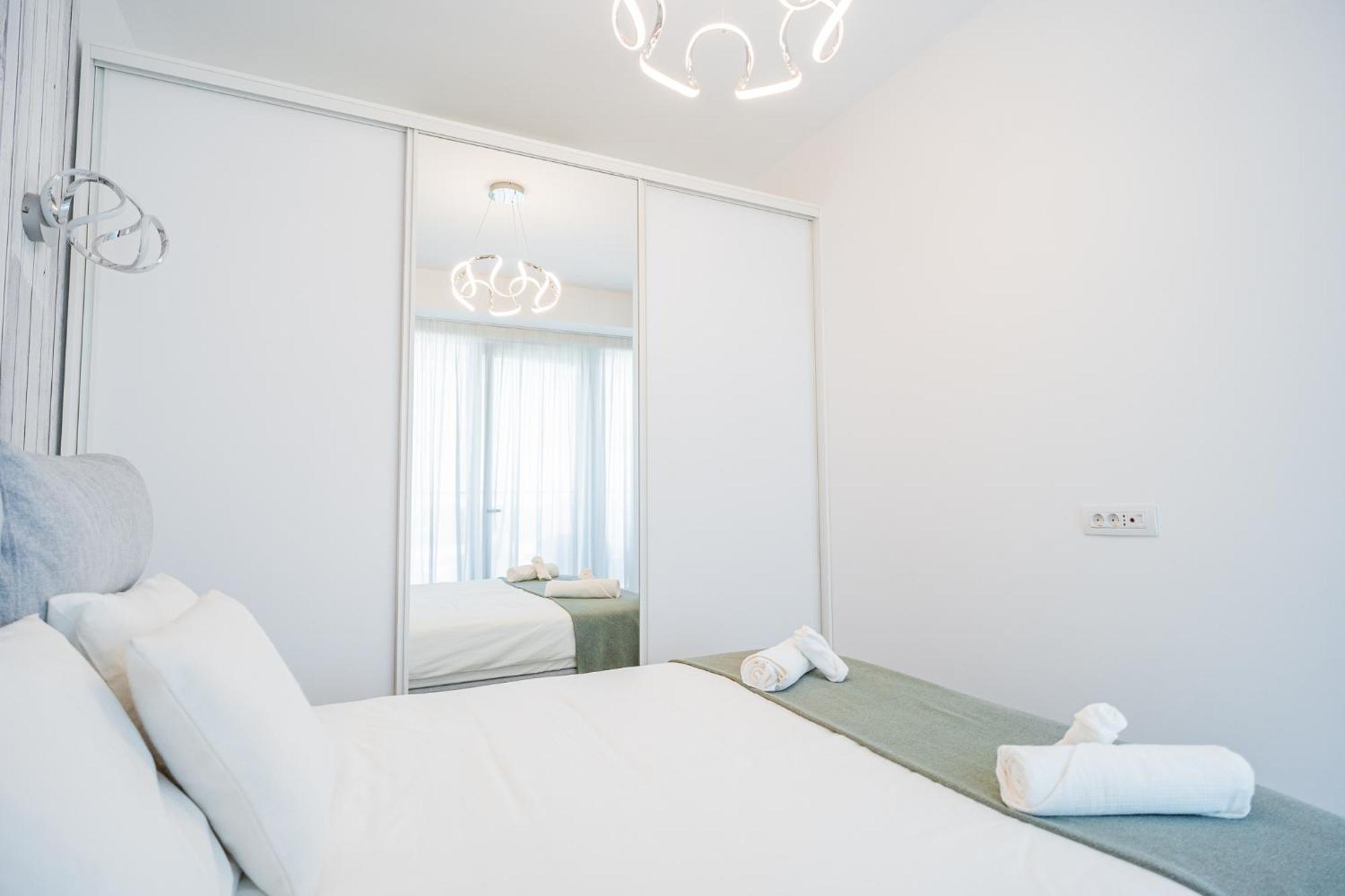 One Mircea Eliade - Luxurious With Panoramic And Park View *