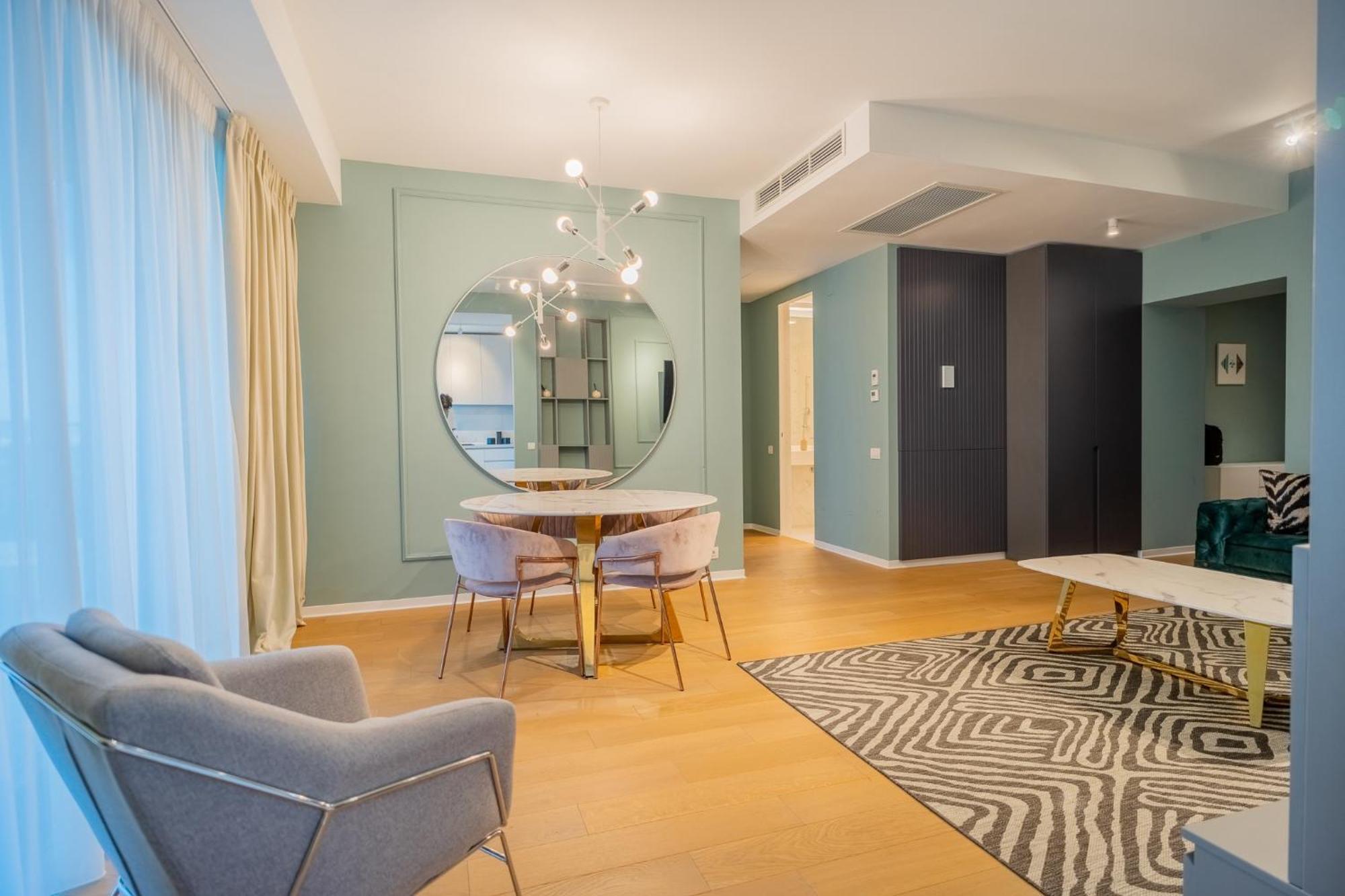 One Mircea Eliade - Luxurious With Panoramic And Park View